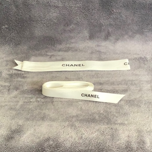 Set of 2 Chanel Authentic Shopping Bags and 3 ribbons - Picture 8 of 11